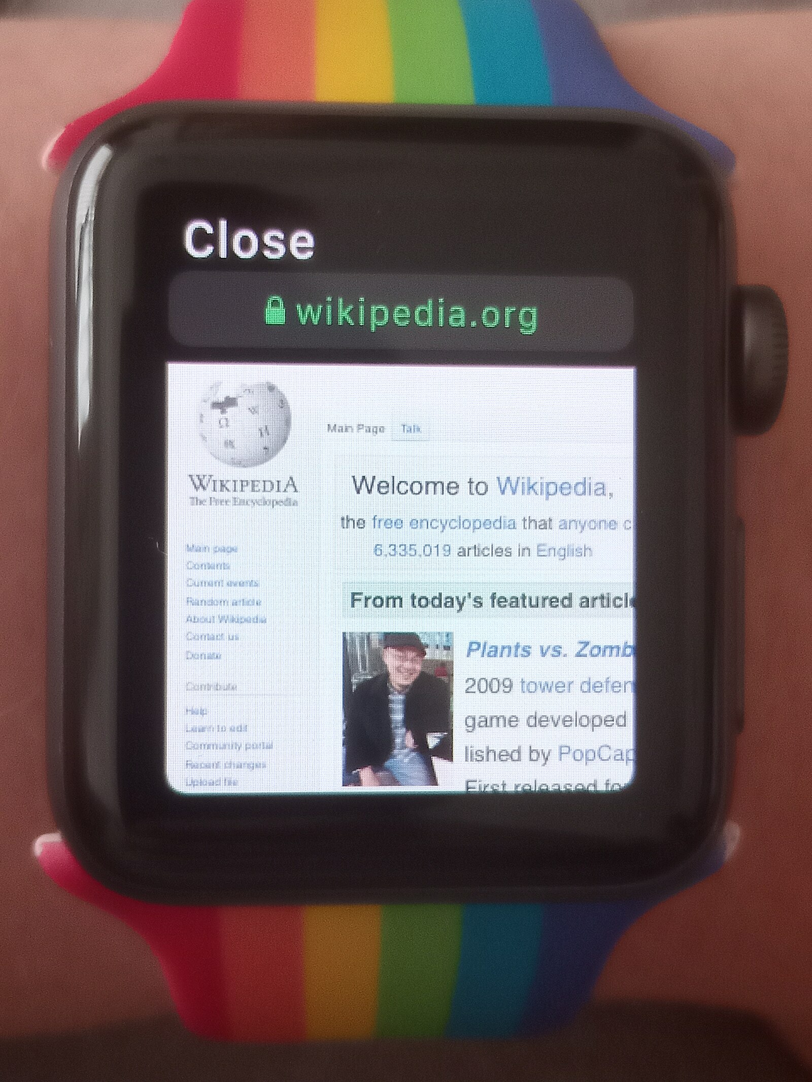 Apple Watch digital crown with the red dot indicating a cellular model